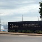 Trabalhadores denunciam agressão física e param fábrica de multinacional chinesa em MG — Foto: Reprodução EPTV