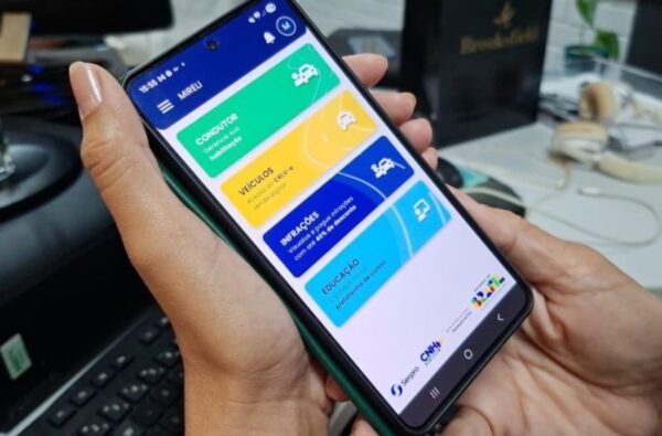 Renovação automática da CNH é usada como isca em golpe digital. — Foto: Redes sociais/ Reprodução