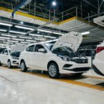 Linha de produção do Fiat Cronos no complexo de Ferreyra, na Argentina — Foto: Divulgação / Stellantis
