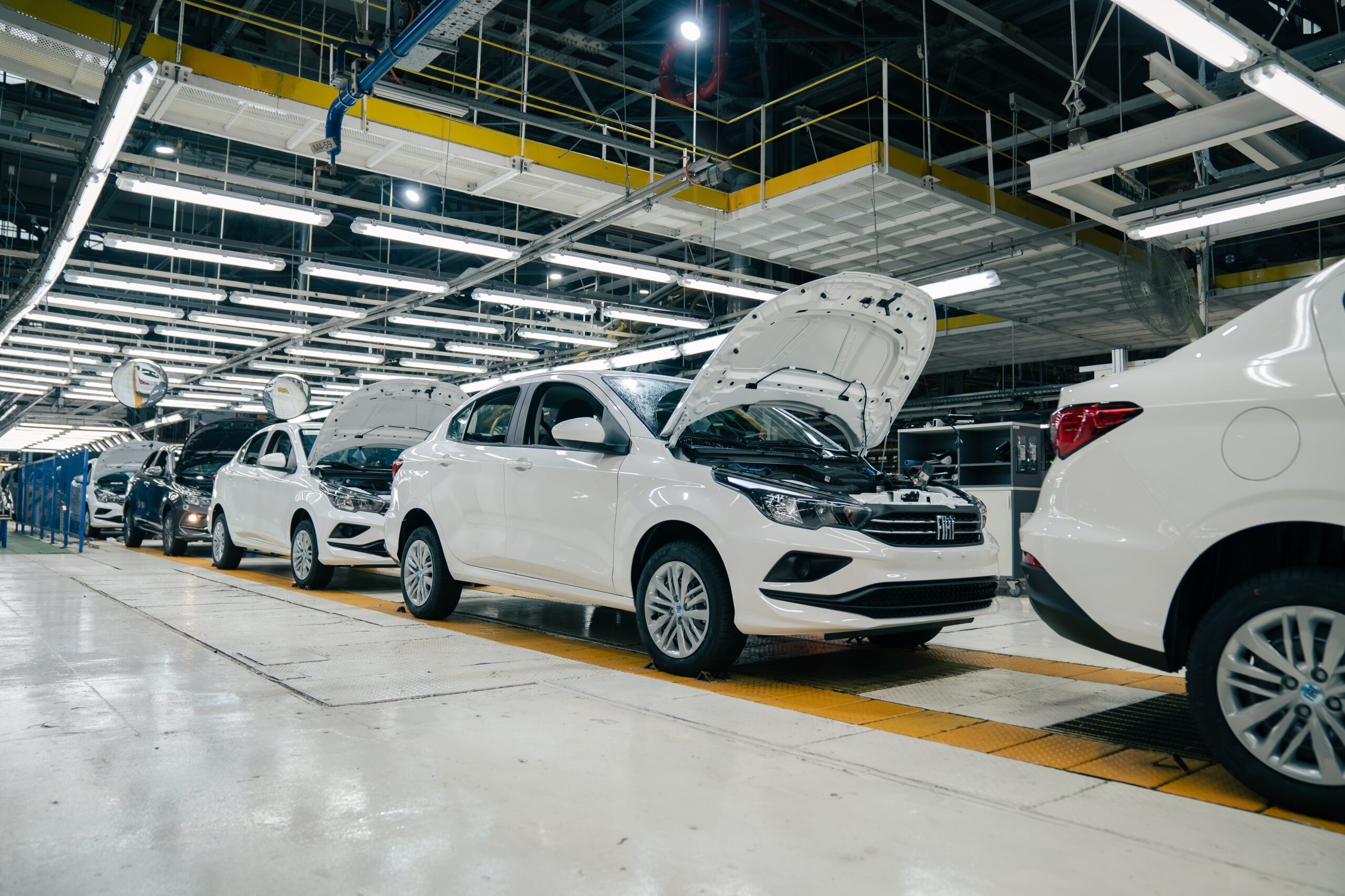 Linha de produção do Fiat Cronos no complexo de Ferreyra, na Argentina — Foto: Divulgação / Stellantis